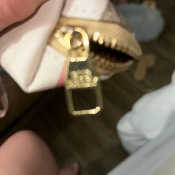 NWOT Burberry Wristlet gold hardware new and cute 🥰
